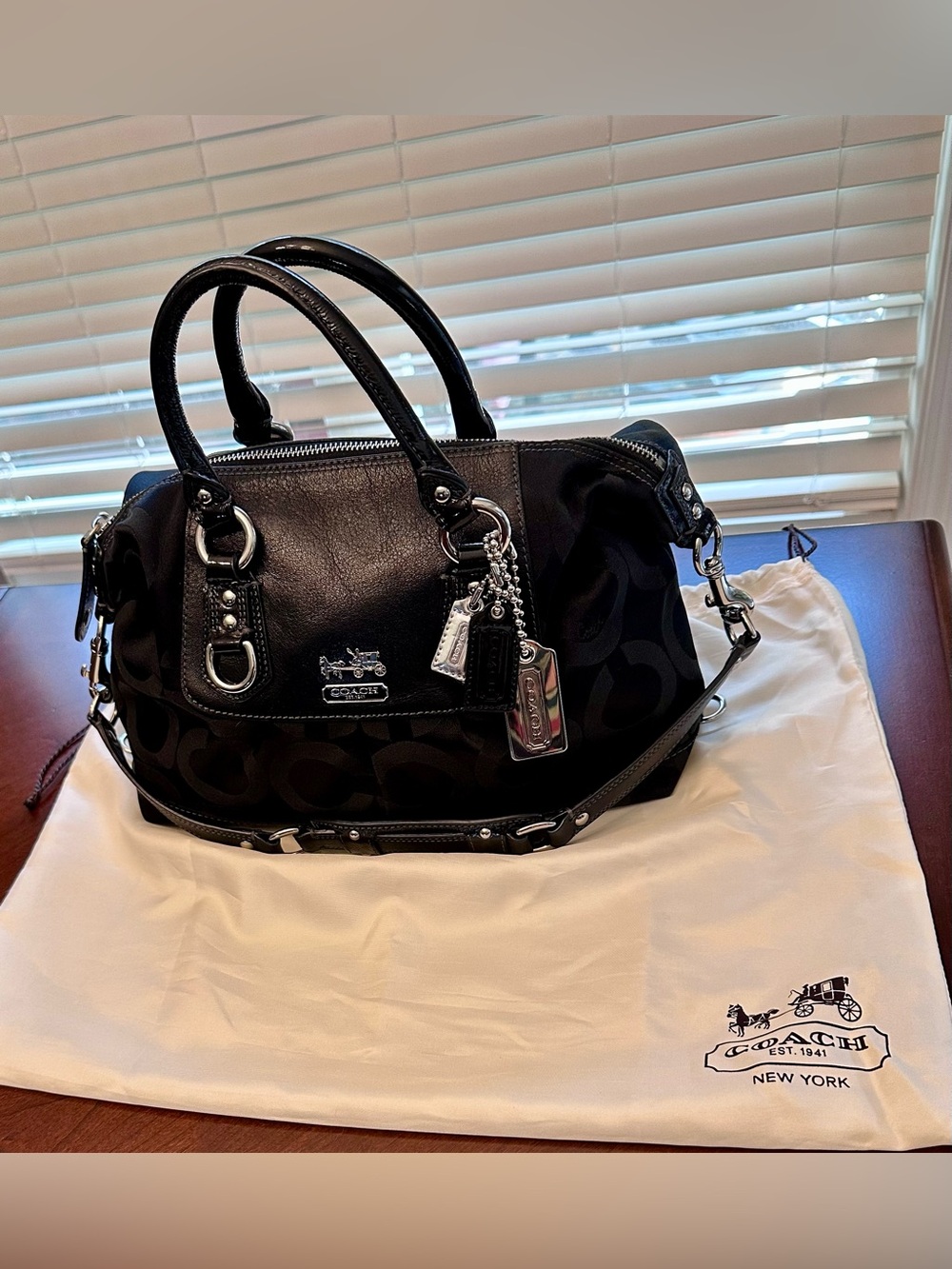Coach Black Op Art Signature Shoulder Bag Purple Interior Dust Bag - Picture 4 of 16